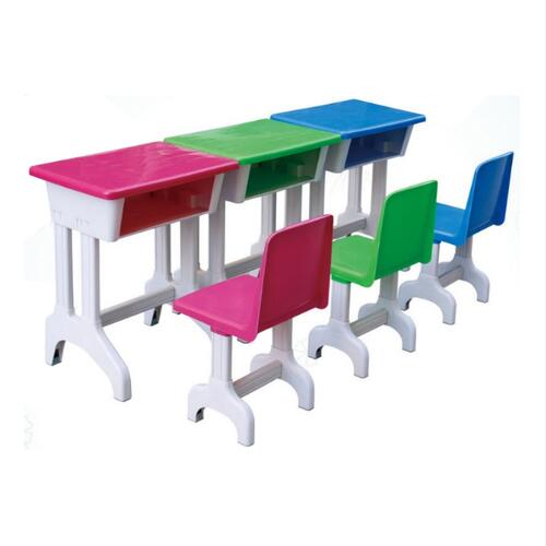彩色幼儿园课桌椅